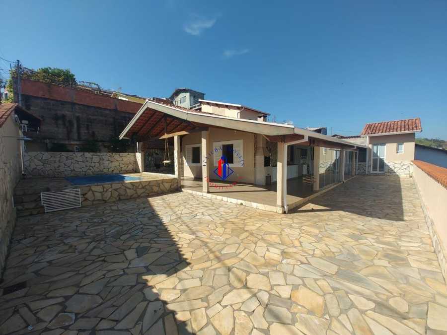 {{layout.imobiliaria.imb_razaosocial}}