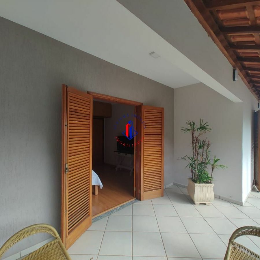 {{layout.imobiliaria.imb_razaosocial}}