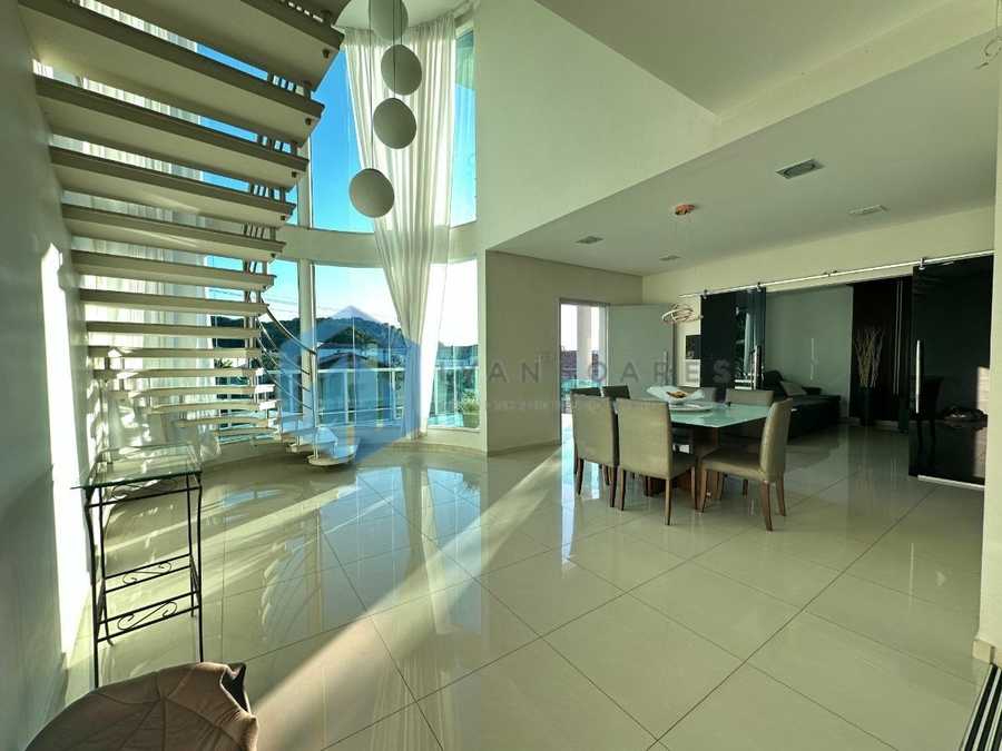 {{layout.imobiliaria.imb_razaosocial}}