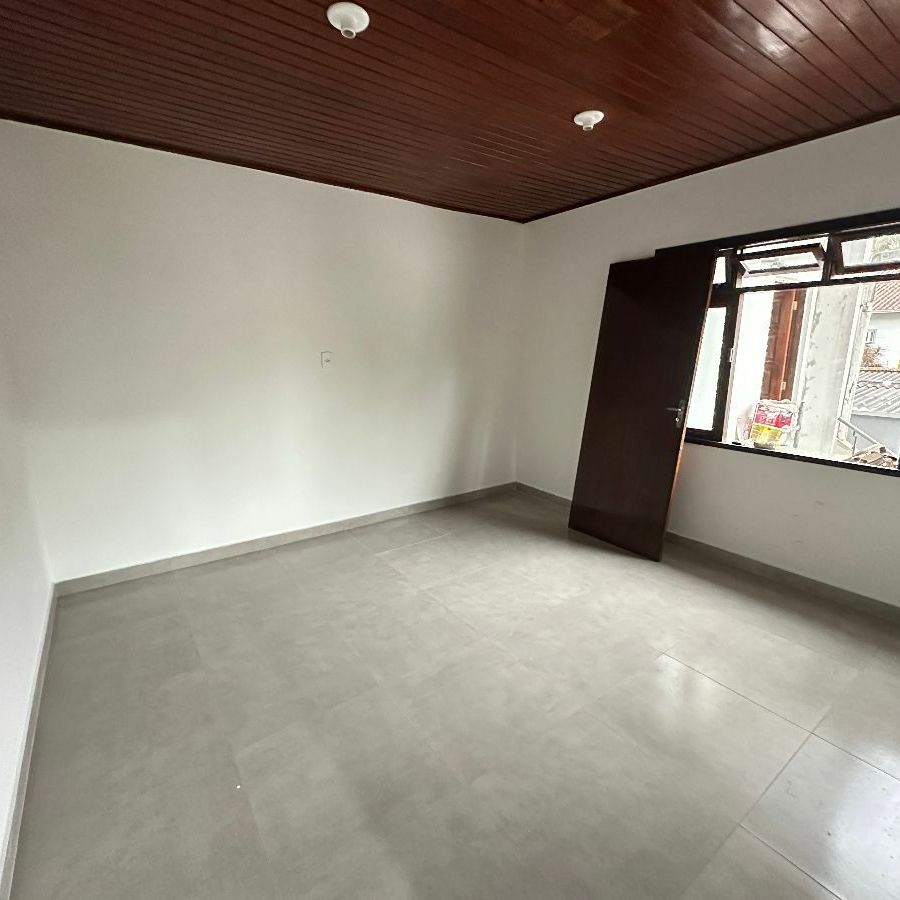 {{layout.imobiliaria.imb_razaosocial}}