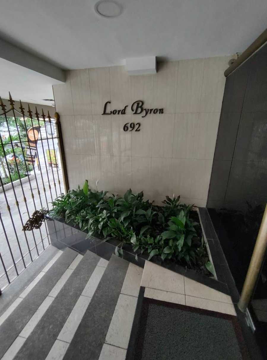 {{layout.imobiliaria.imb_razaosocial}}
