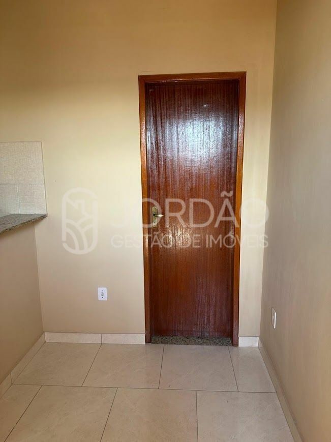 {{layout.imobiliaria.imb_razaosocial}}