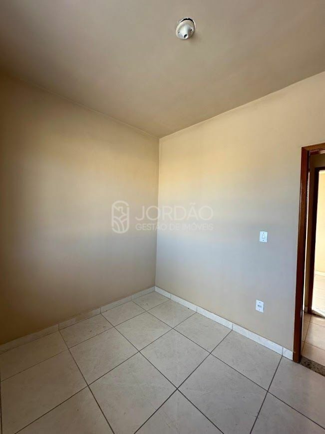 {{layout.imobiliaria.imb_razaosocial}}