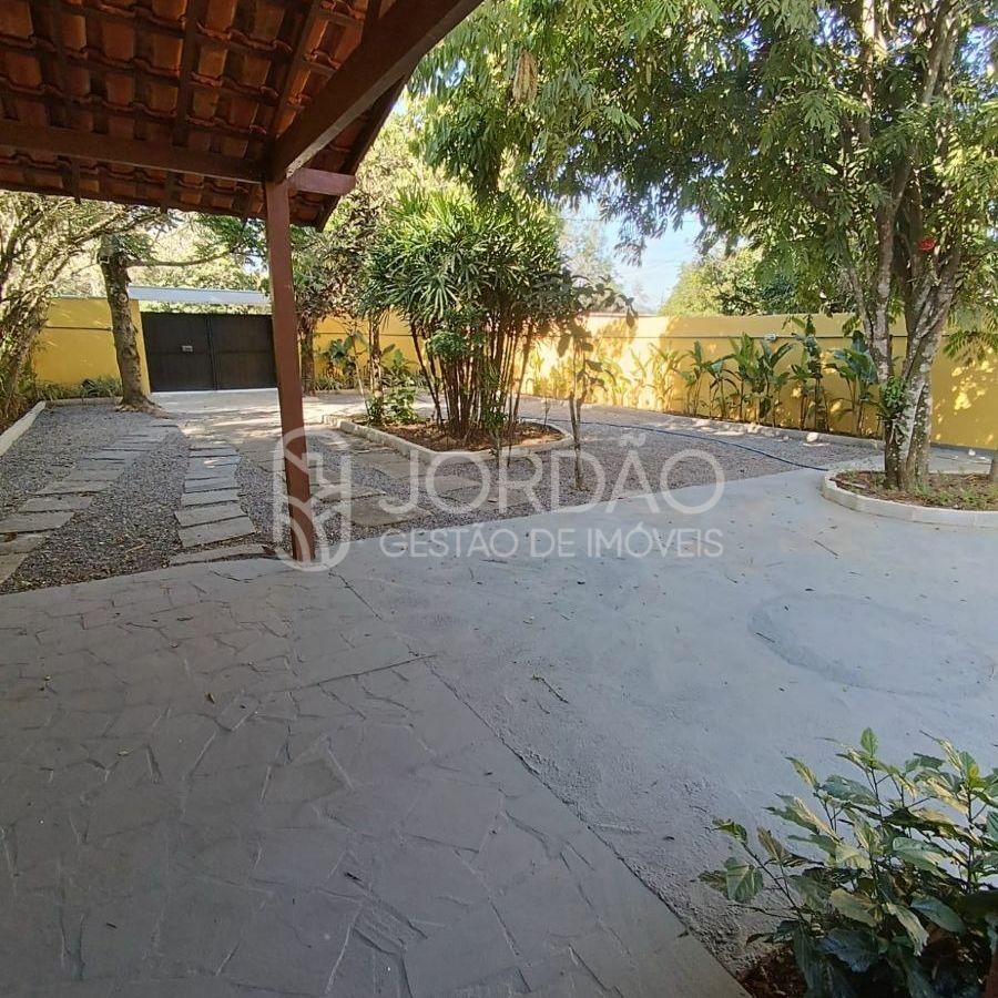 {{layout.imobiliaria.imb_razaosocial}}