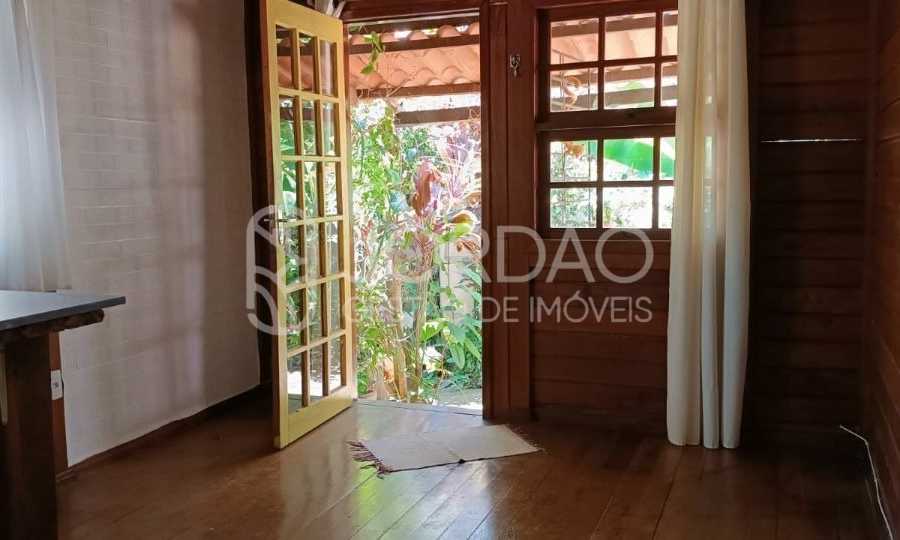 {{layout.imobiliaria.imb_razaosocial}}