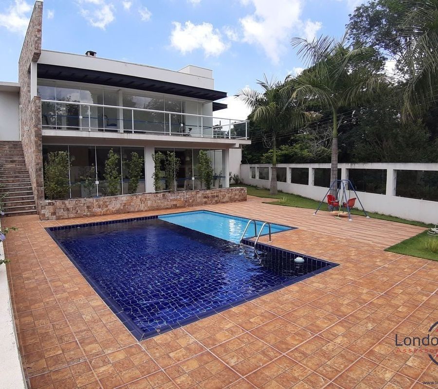 {{layout.imobiliaria.imb_razaosocial}}