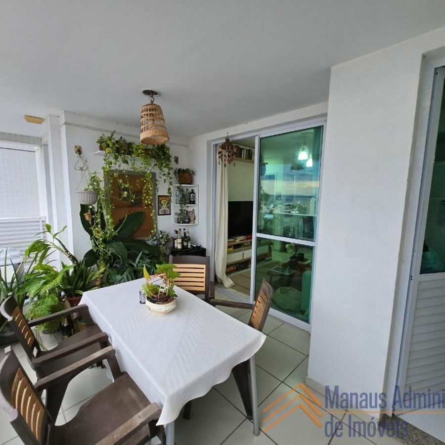 {{layout.imobiliaria.imb_razaosocial}}