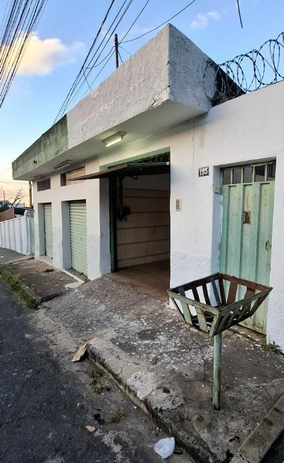 {{layout.imobiliaria.imb_razaosocial}}
