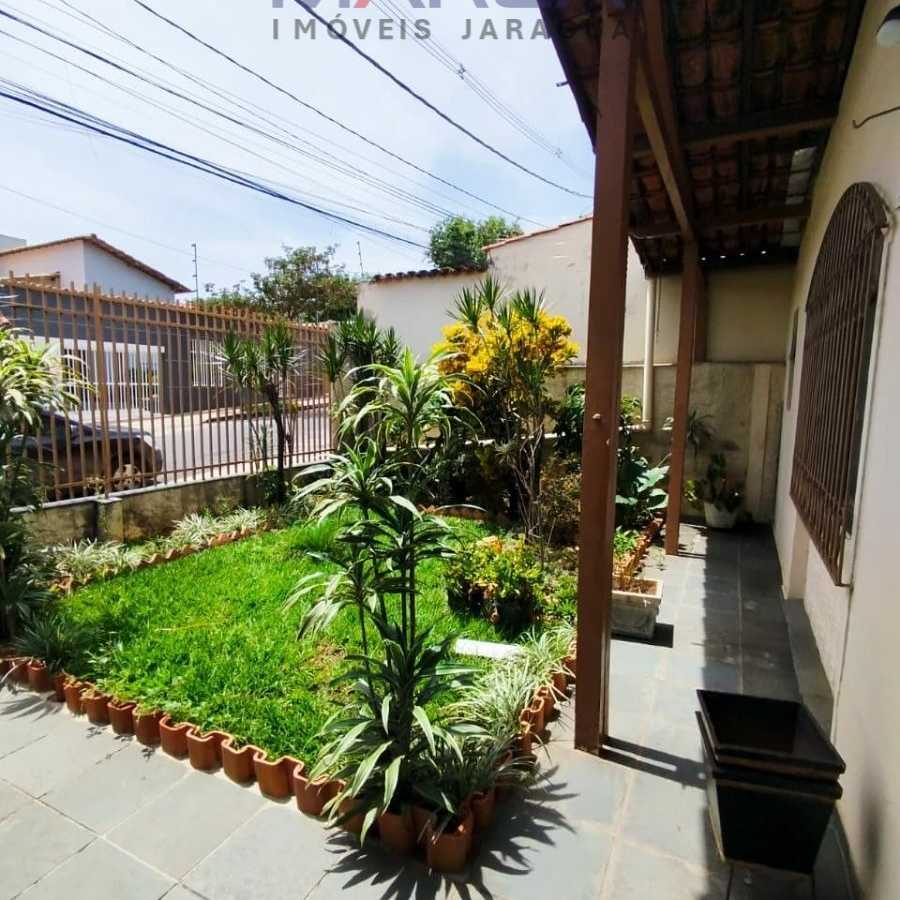 {{layout.imobiliaria.imb_razaosocial}}