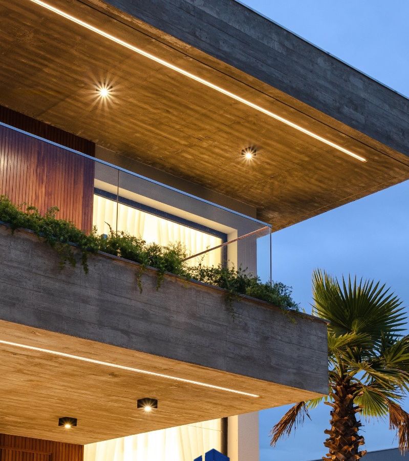 {{layout.imobiliaria.imb_razaosocial}}