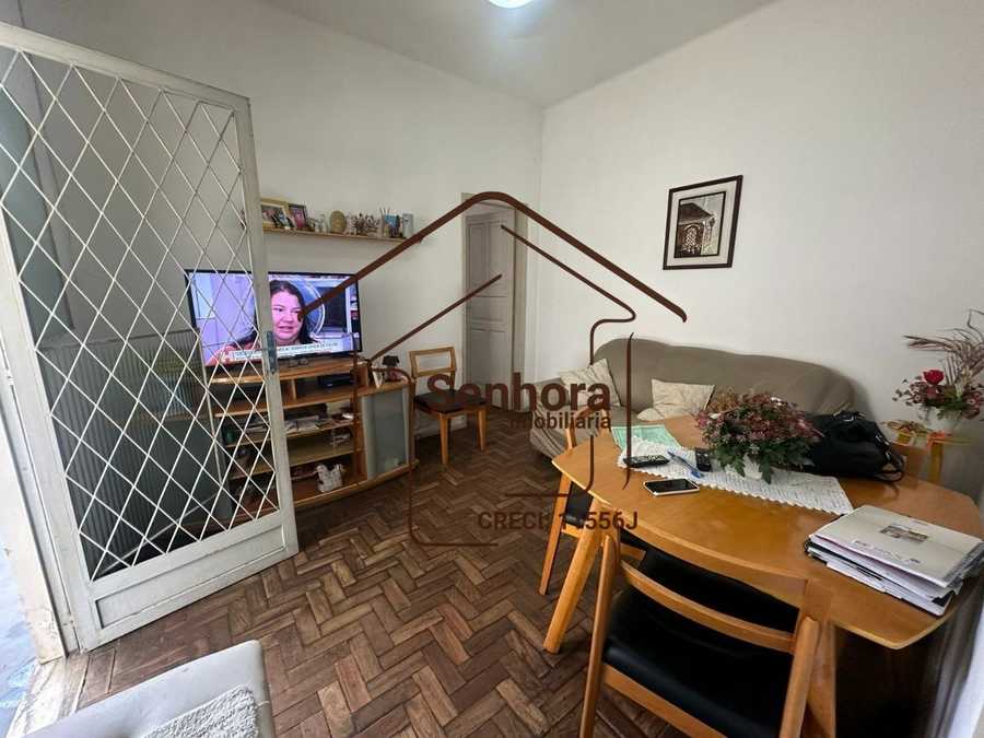 {{layout.imobiliaria.imb_razaosocial}}