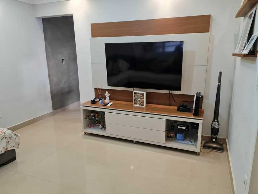 {{layout.imobiliaria.imb_razaosocial}}