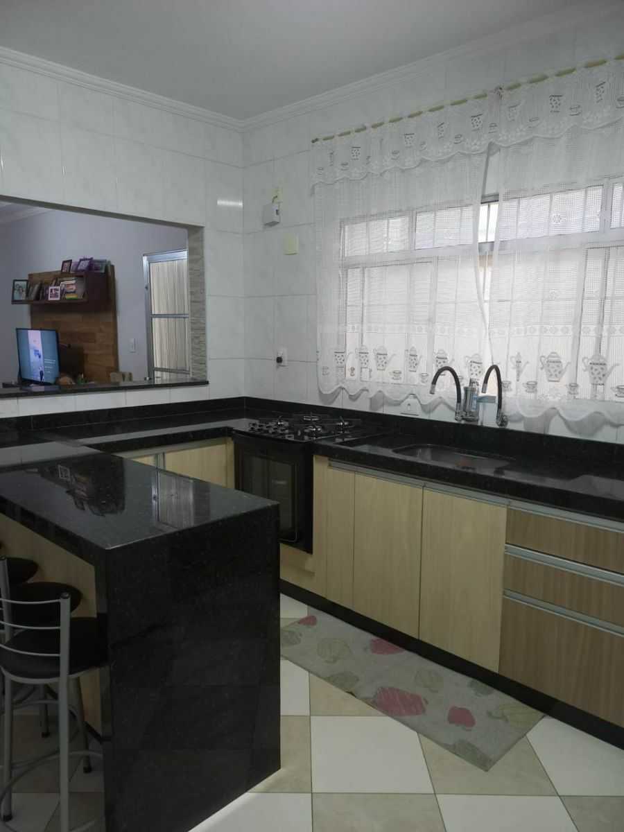 {{layout.imobiliaria.imb_razaosocial}}