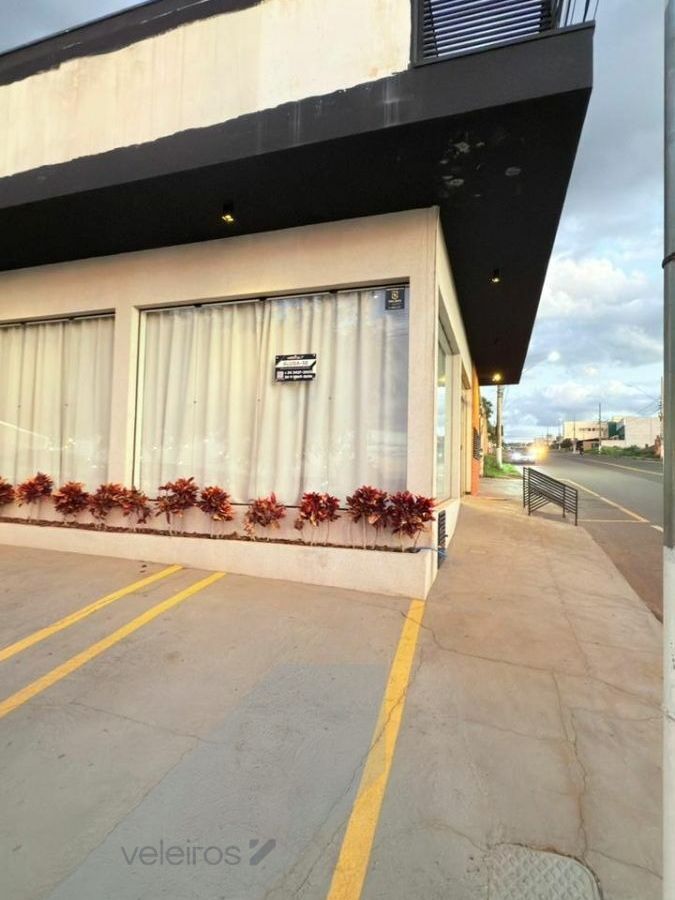 {{layout.imobiliaria.imb_razaosocial}}